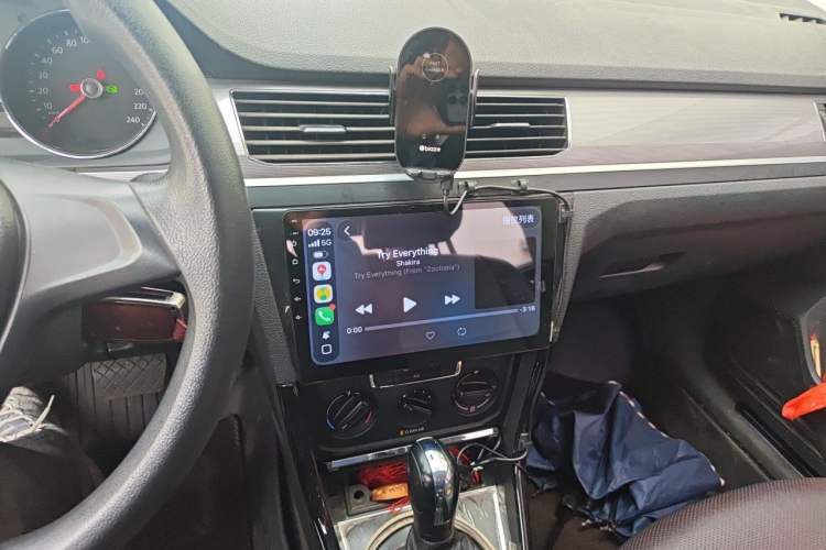 Used Volkswagen Bora 2016 1.6L Automatic Fashion Model Audio And AC Panel