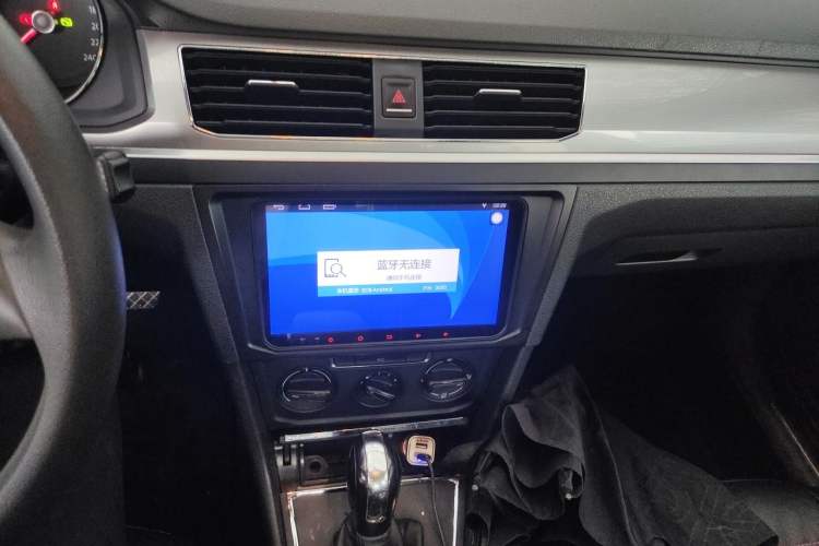 Used Volkswagen Bora 2016 1.6L Automatic Fashion Model Audio And AC Panel