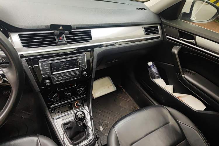 Used Volkswagen Bora 2016 1.6L Manual Comfort Model Audio And AC Panel