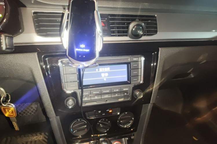 Used Volkswagen Bora 2016 1.6L Automatic Comfort Model Audio And AC Panel