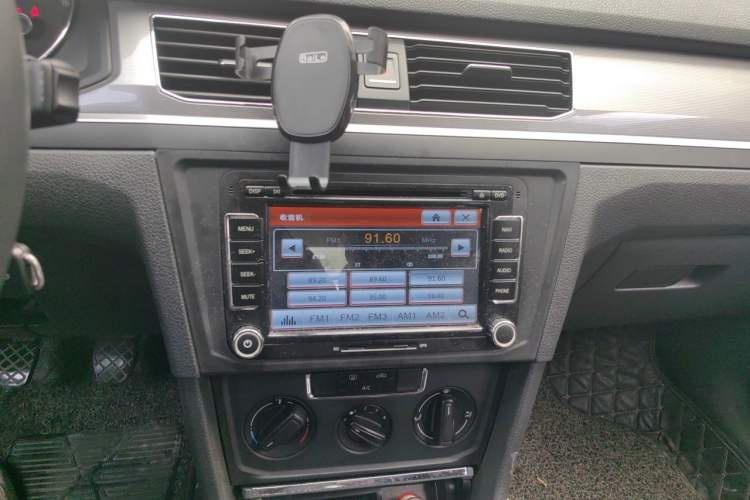 Used Volkswagen Bora 2016 1.6L Manual Fashion Edition Audio And AC Panel
