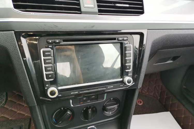 Used Volkswagen Bora 2016 1.6L Automatic Fashion Model Audio And AC Panel