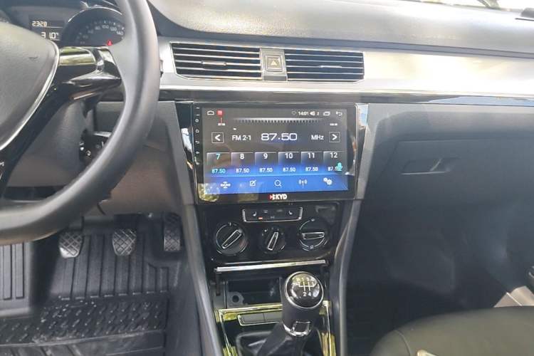 Used Volkswagen Bora 2016 1.6L Manual Comfort Model Audio And AC Panel