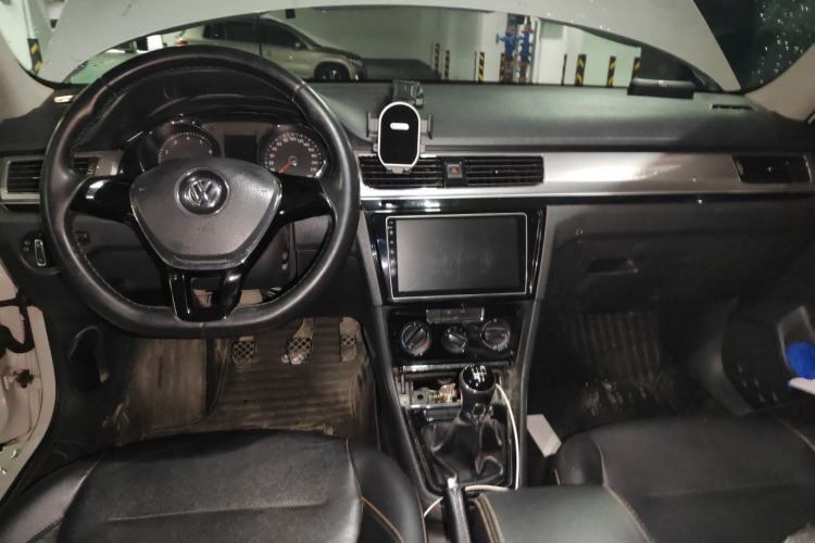 Used Volkswagen Bora 2016 1.6L Manual Comfort Model Center Console