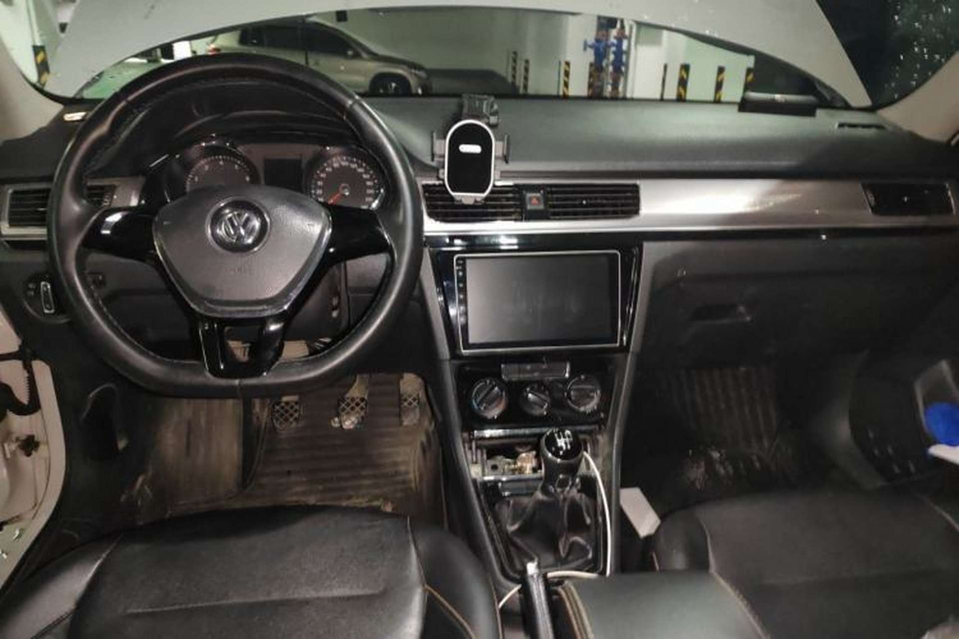 Used Volkswagen Bora 2016 1.6L Manual Comfort Model Center Console