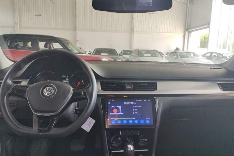 Used Volkswagen Bora 2016 1.6L Automatic Comfort Model Center Console