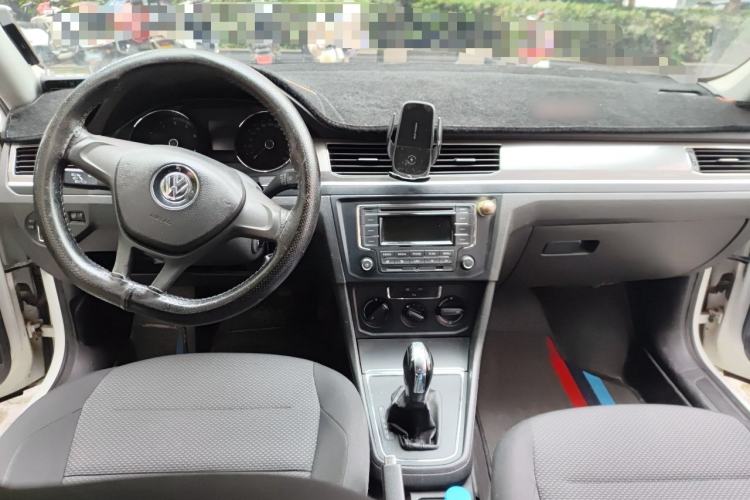 Used Volkswagen Bora 2016 1.6L Automatic Fashion Model Center Console