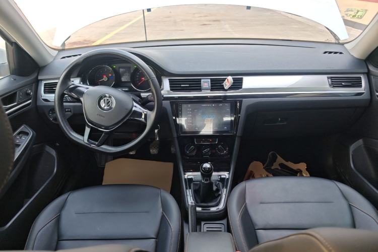 Used Volkswagen Bora 2016 1.6L Manual Comfort Model Center Console