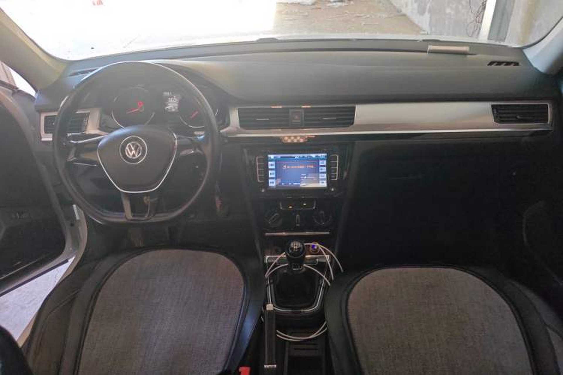 Used Volkswagen Bora 2016 1.6L Manual Comfort Model Center Console