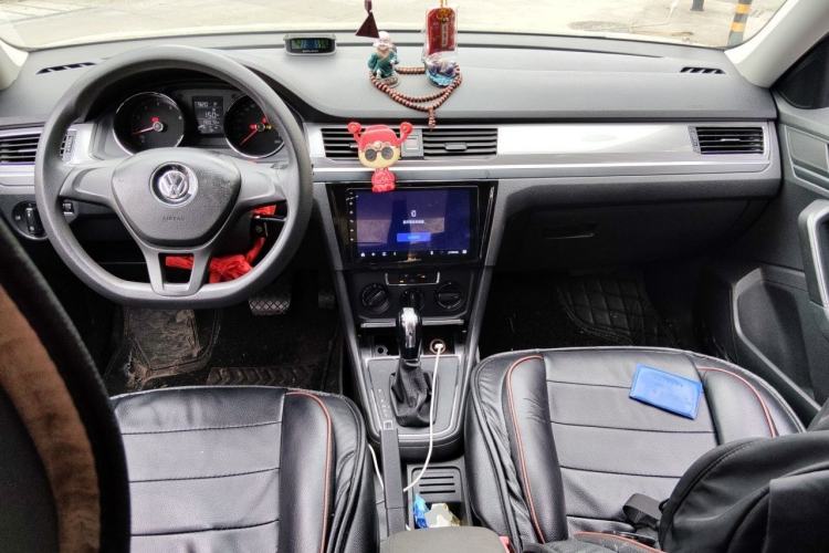 Used Volkswagen Bora 2016 1.6L Automatic Fashion Model Center Console