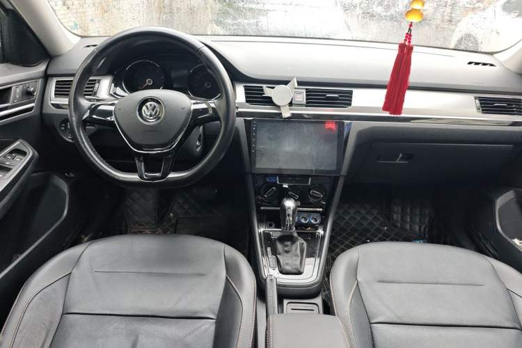 Used Volkswagen Bora 2016 1.6L Automatic Comfort Model Center Console