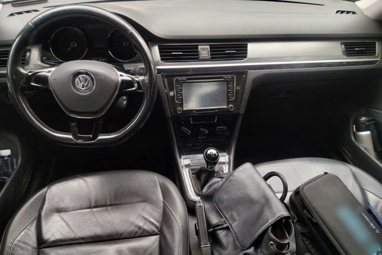 Used Volkswagen Bora 2016 1.6L Manual Comfort Model Center Console