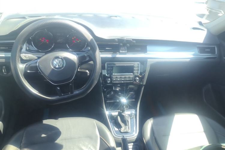 Used Volkswagen Bora 2016 1.6L Automatic Comfort Model Center Console