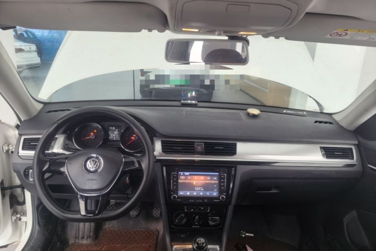 Used Volkswagen Bora 2016 1.6L Manual Comfort Model Center Console