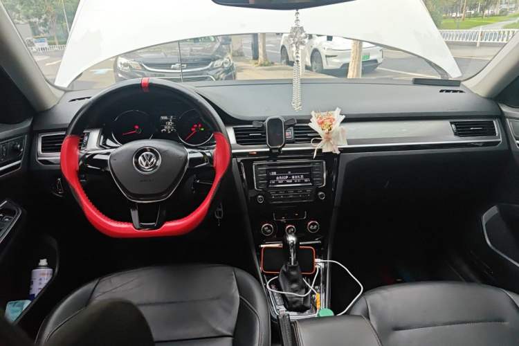 Used Volkswagen Bora 2016 1.6L Automatic Comfort Model Center Console