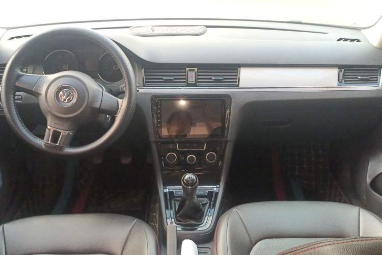 Used Volkswagen Bora 2016 1.6L Manual Fashion Edition Center Console