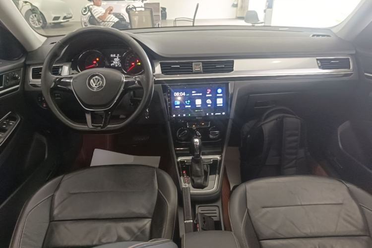 Used Volkswagen Bora 2016 1.6L Automatic Comfort Model Center Console