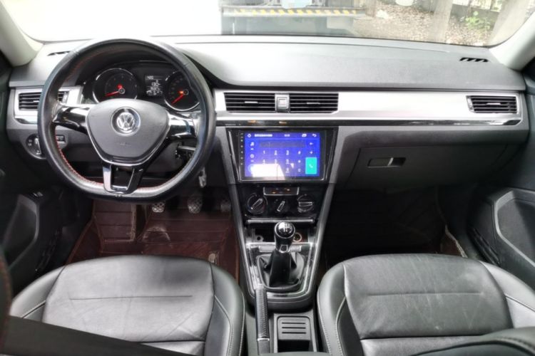 Used Volkswagen Bora 2016 1.6L Manual Comfort Model Center Console