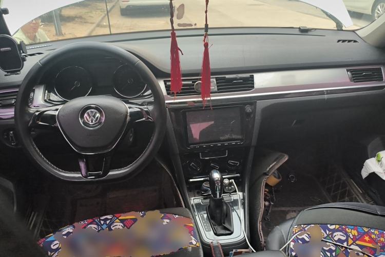 Used Volkswagen Bora 2016 1.6L Automatic Comfort Model Center Console