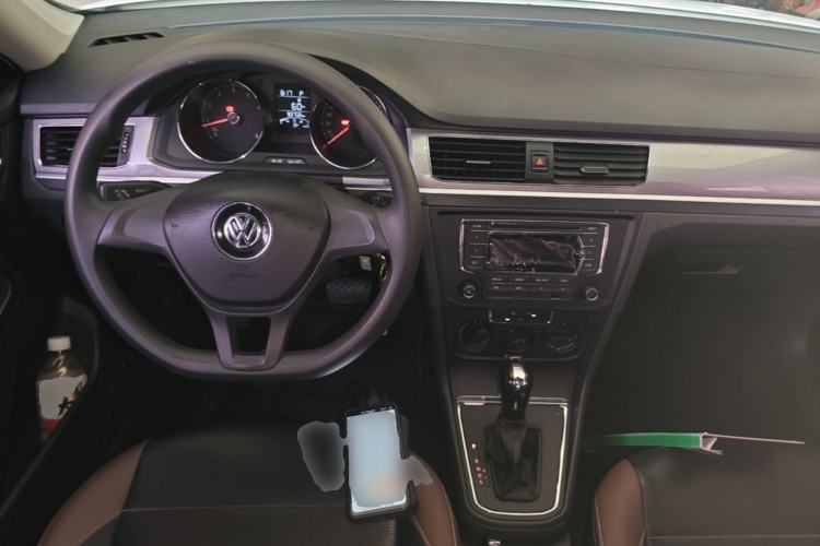 Used Volkswagen Bora 2016 1.6L Automatic Fashion Model Center Console