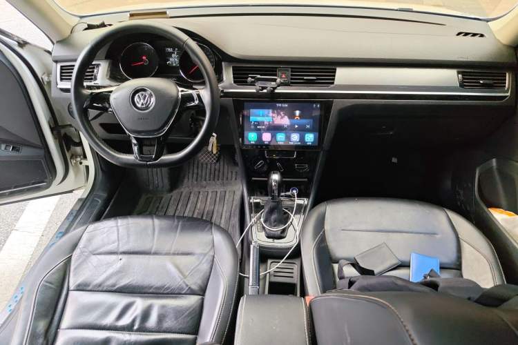 Used Volkswagen Bora 2016 1.6L Automatic Comfort Model Center Console
