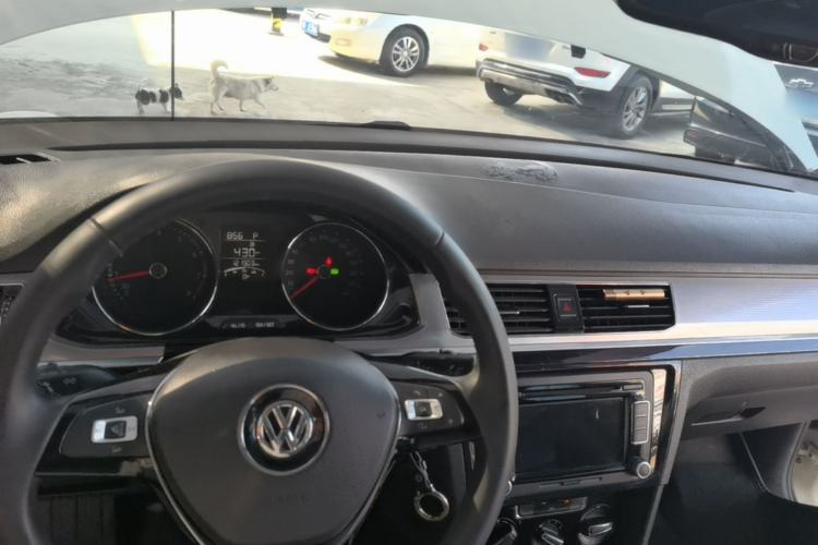 Used Volkswagen Bora 2016 1.6L Automatic Comfort Model Center Console