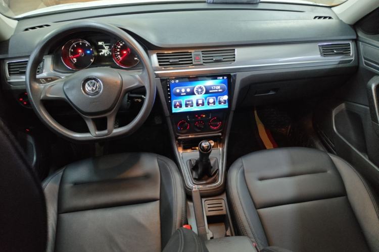 Used Volkswagen Bora 2016 1.6L Manual Fashion Edition Center Console