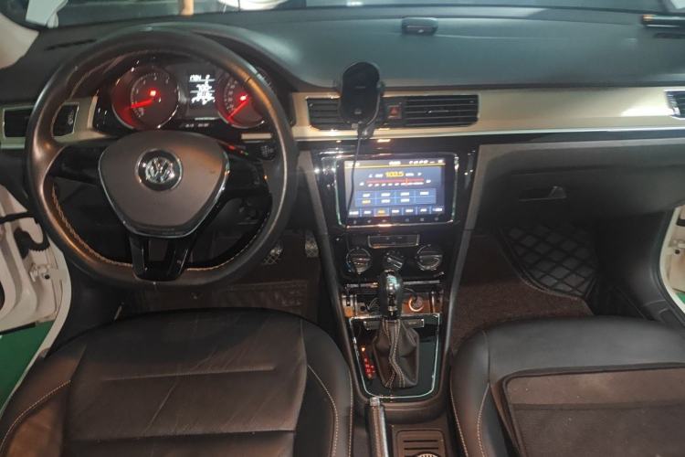 Used Volkswagen Bora 2016 230TSI DSG 25th Anniversary Edition Center Console