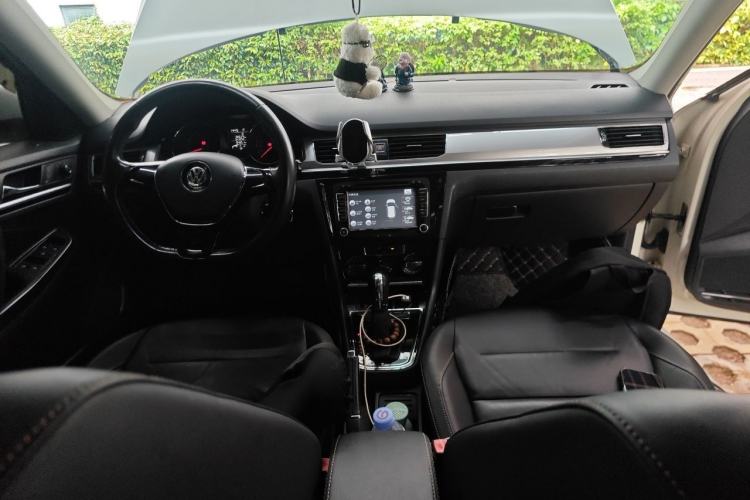 Used Volkswagen Bora 2016 1.6L Automatic Comfort Model Center Console