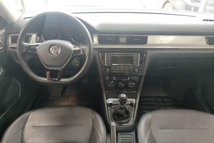 Used Volkswagen Bora 2016 1.6L Manual Comfort Model Center Console