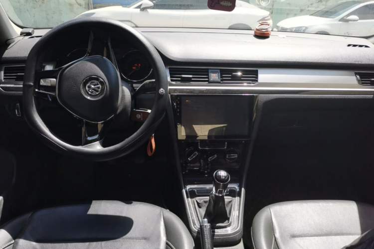 Used Volkswagen Bora 2016 1.6L Manual Comfort Model Center Console