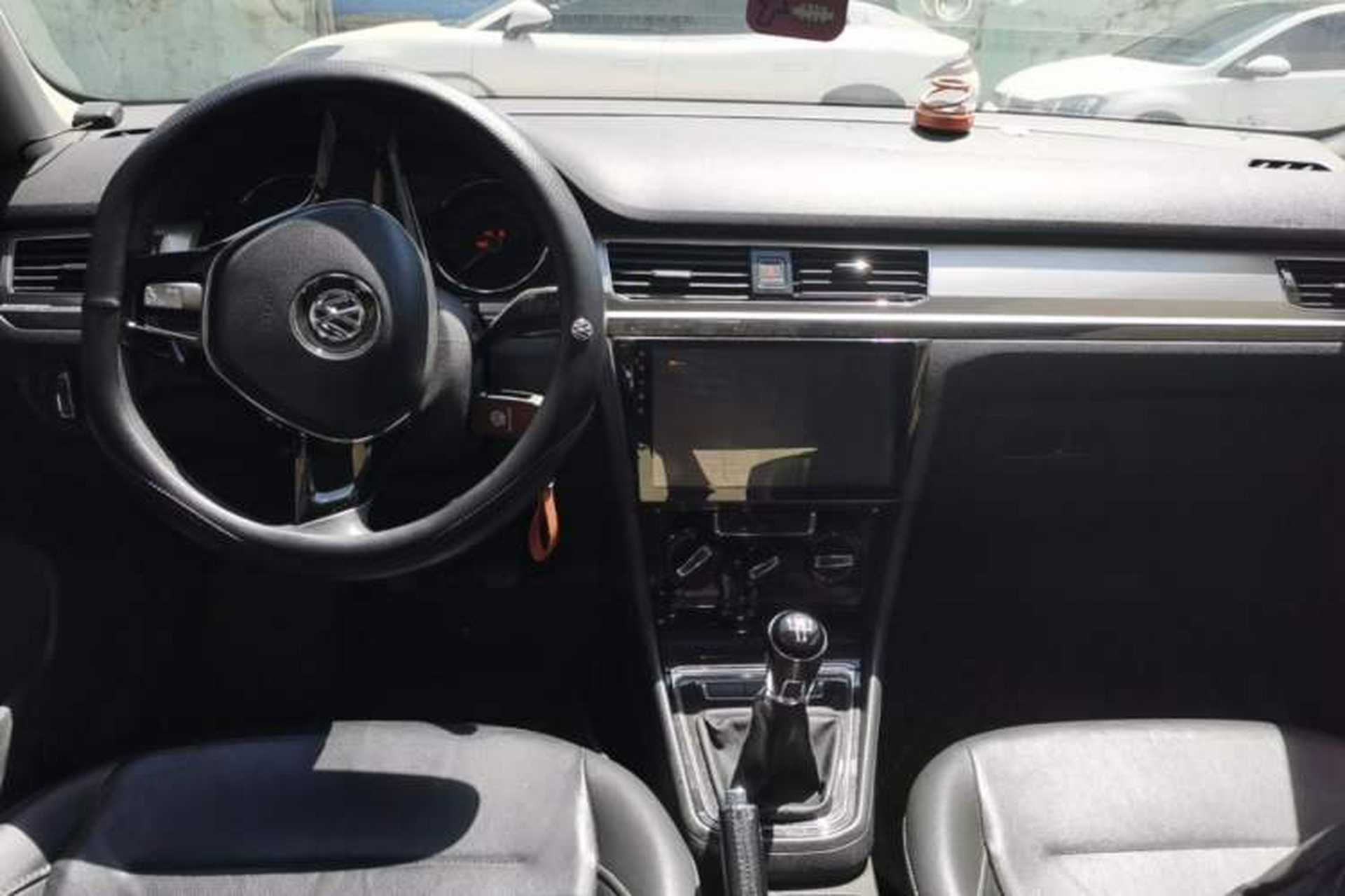 Used Volkswagen Bora 2016 1.6L Manual Comfort Model Center Console