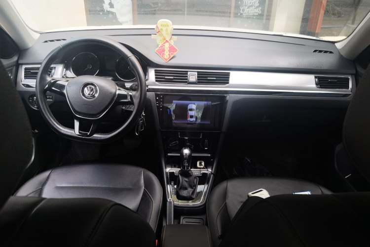 Used Volkswagen Bora 2016 1.6L Automatic Comfort Model Center Console