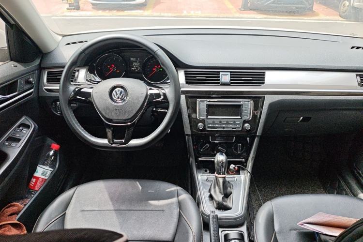 Used Volkswagen Bora 2016 1.6L Automatic Comfort Model Center Console