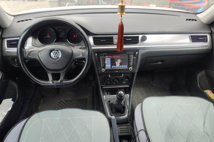 Used Volkswagen Bora 2016 1.6L Manual Fashion Edition Center Console