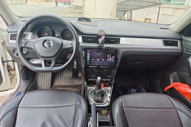 Used Volkswagen Bora 2016 1.6L Automatic Fashion Model Center Console
