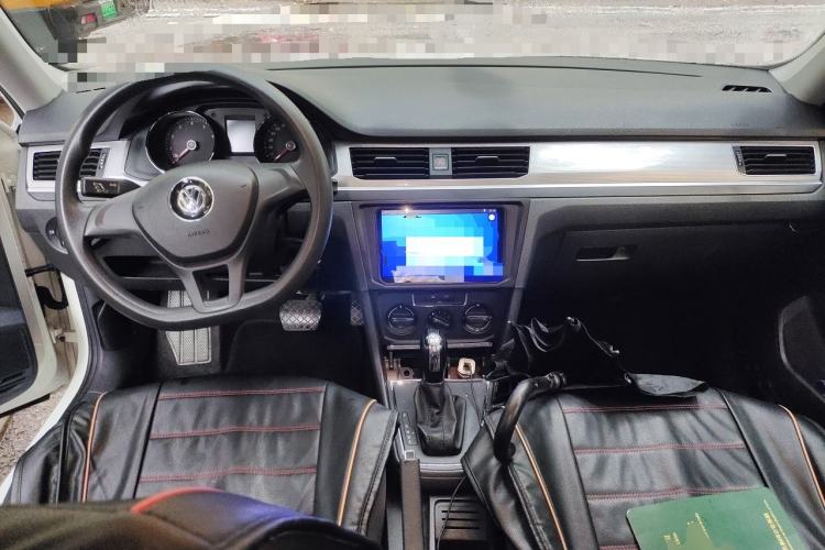 Used Volkswagen Bora 2016 1.6L Automatic Fashion Model Center Console