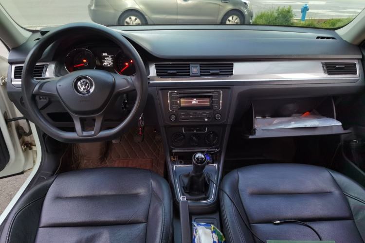Used Volkswagen Bora 2016 1.6L Manual Fashion Edition Center Console