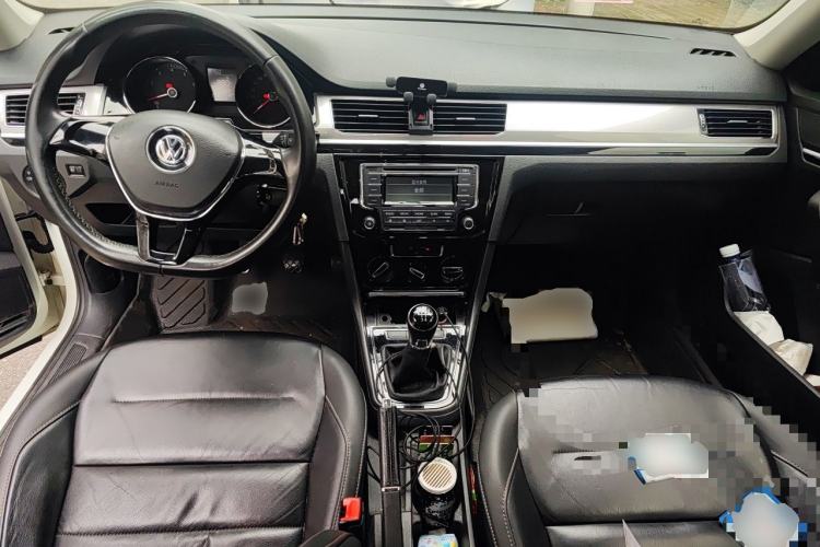 Used Volkswagen Bora 2016 1.6L Manual Comfort Model Center Console