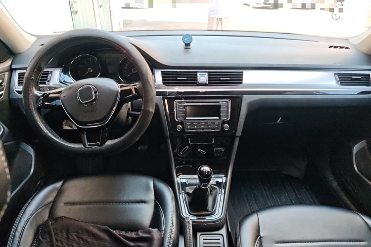 Used Volkswagen Bora 2016 1.6L Manual Comfort Model Center Console