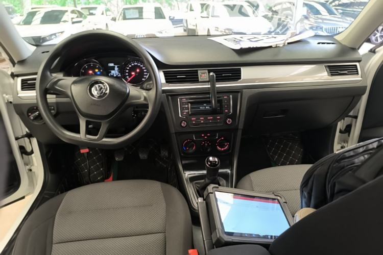 Used Volkswagen Bora 2016 1.6L Manual Fashion Edition Center Console