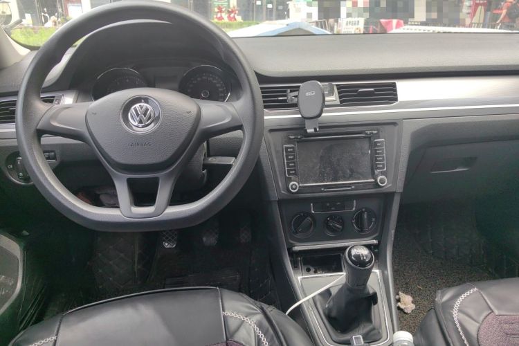 Used Volkswagen Bora 2016 1.6L Manual Fashion Edition Center Console