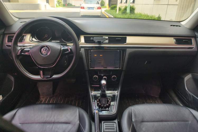 Used Volkswagen Bora 2016 230TSI DSG 25th Anniversary Edition Center Console