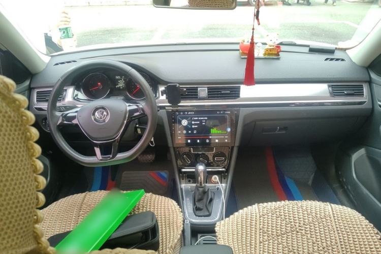 Used Volkswagen Bora 2016 1.6L Automatic Comfort Model Center Console