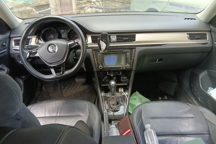 Used Volkswagen Bora 2016 230TSI DSG 25th Anniversary Edition Center Console