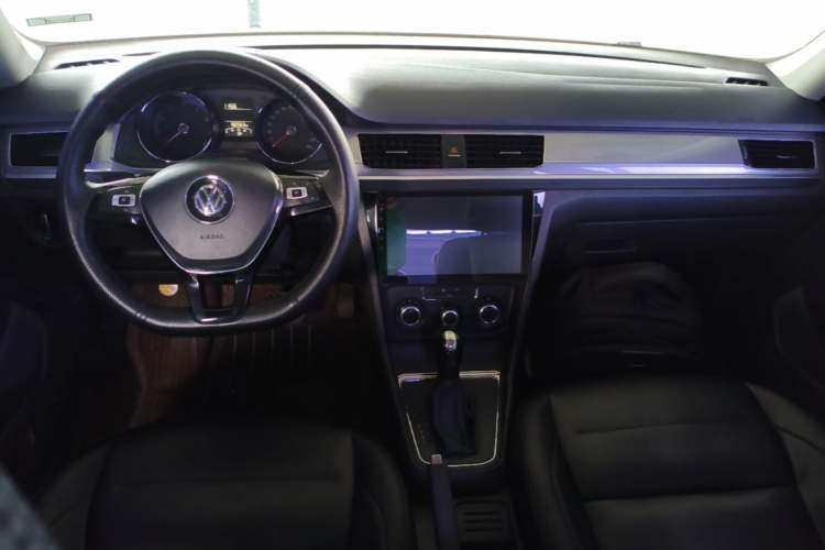 Used Volkswagen Bora 2016 1.6L Automatic Fashion Model Center Console