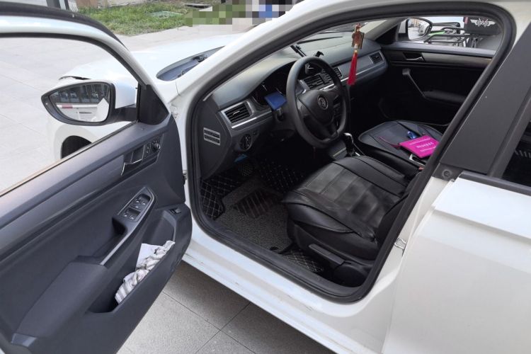 Used Volkswagen Bora 2016 1.6L Automatic Fashion Model Driver Seat