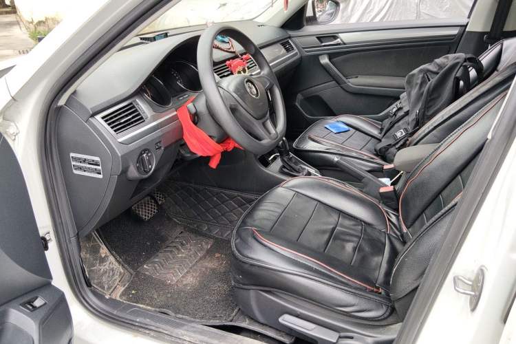 Used Volkswagen Bora 2016 1.6L Automatic Fashion Model Driver Seat