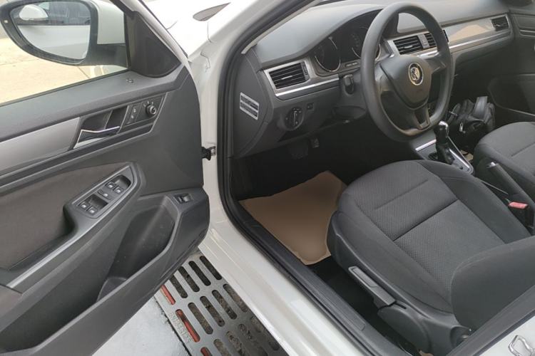 Used Volkswagen Bora 2016 1.6L Automatic Fashion Model Driver Seat