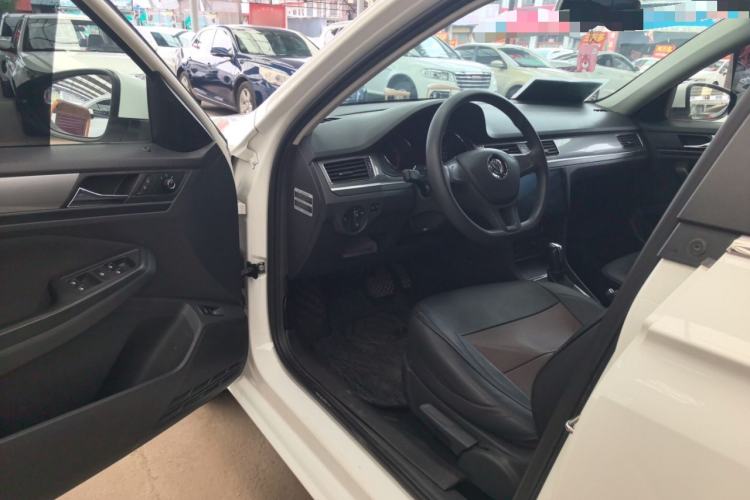Used Volkswagen Bora 2016 1.6L Automatic Fashion Model Driver Seat